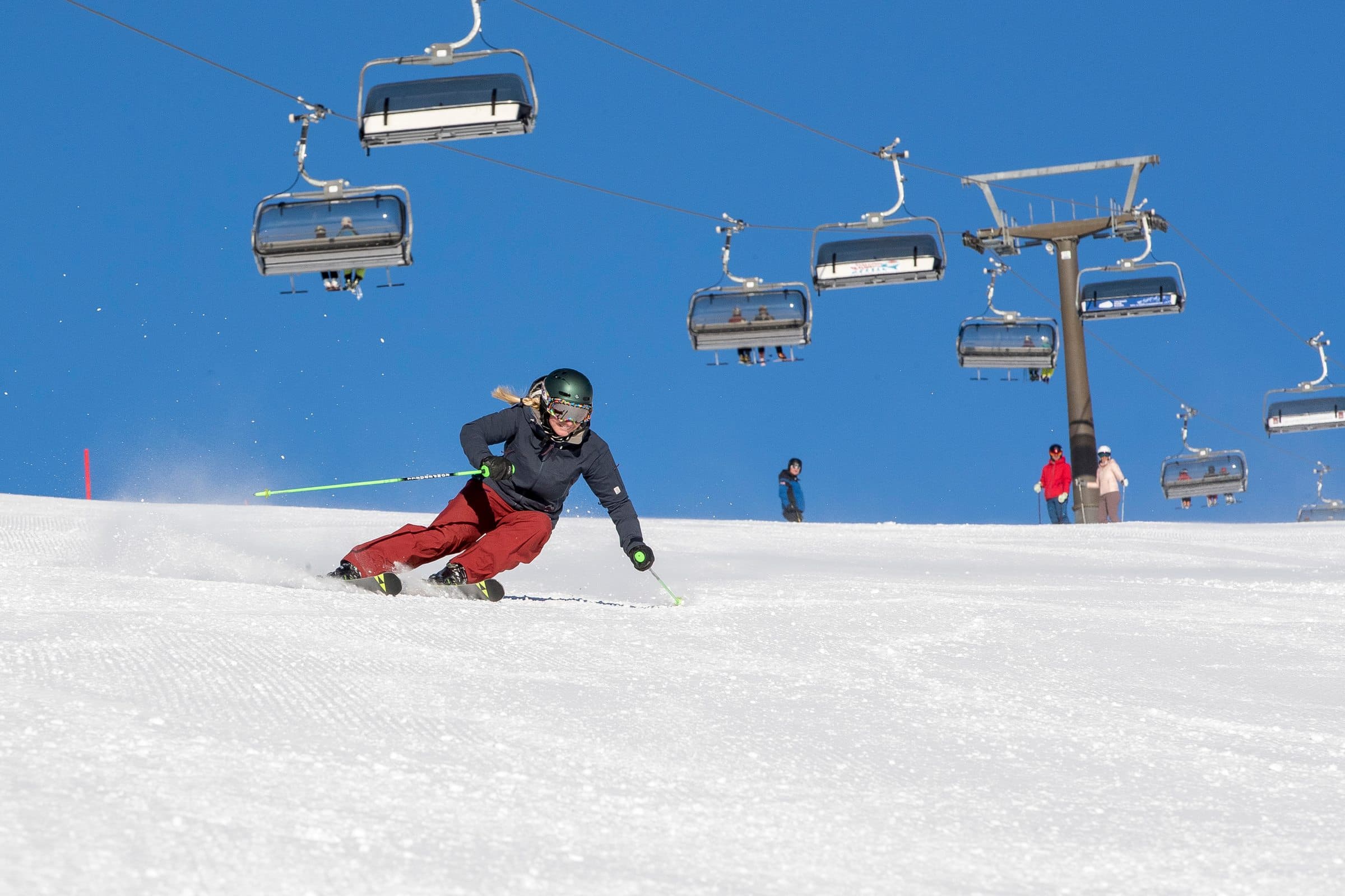 Skifahren, Sessellift und Skifahrer, Lachtal